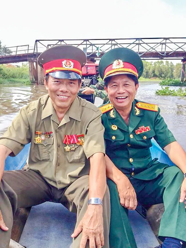 Tháng tư Long Khốt ảnh 1