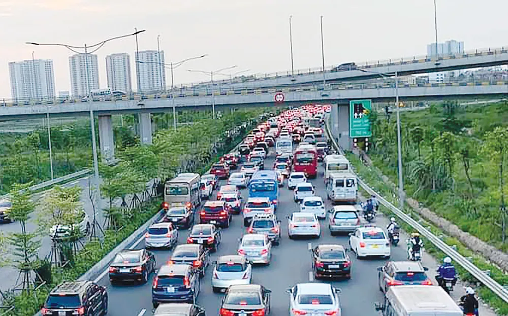 Người dân bắt đầu quay lại Hà Nội, TPHCM ảnh 1