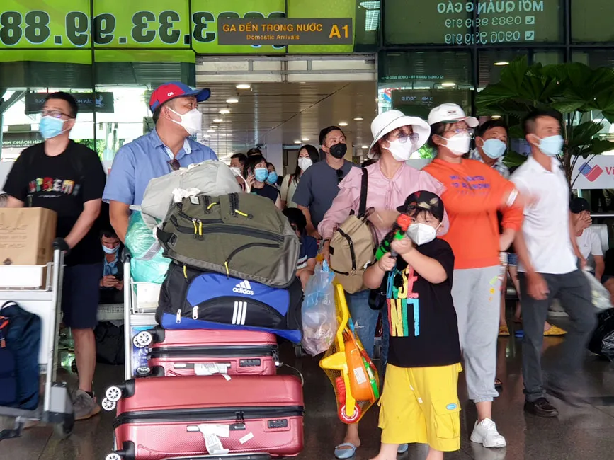 Giao thông ngày cuối kỳ nghỉ lễ: Ùn ứ tại các cửa ngõ ảnh 1