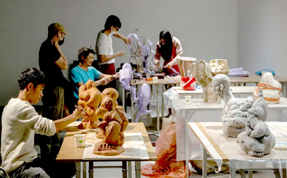 Các nghệ sĩ điêu khắc tại Hanoi Art Connecting lần 5 Ảnh: Fanpage Hanoi Art Connecting