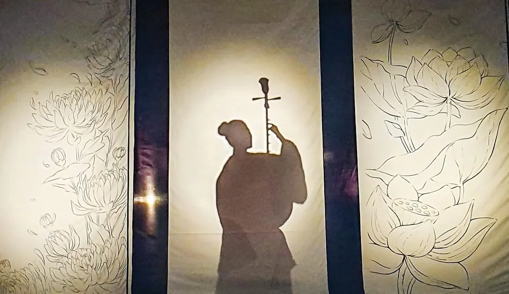 Hình bóng Thúy Kiều ẩn hiện trên sân khấu cải lương thể nghiệm.