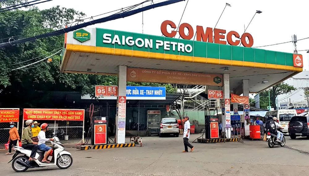 Nhiều cửa hàng kinh doanh xăng dầu ở TPHCM hết xăng ảnh 1