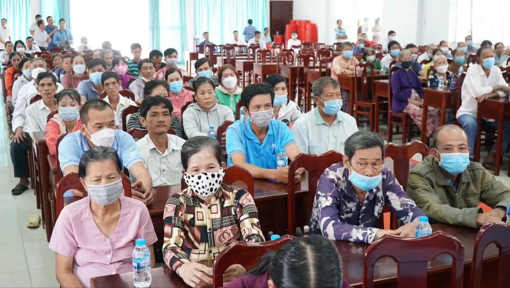 Novagroup trao tặng kinh phí xây dựng 114 căn nhà đại đoàn kết tỉnh Vĩnh Long ảnh 1