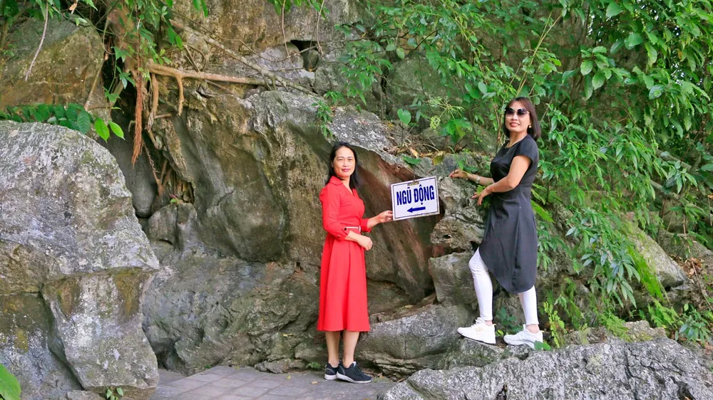 Huyền ảo Ngũ động Thi Sơn ảnh 1