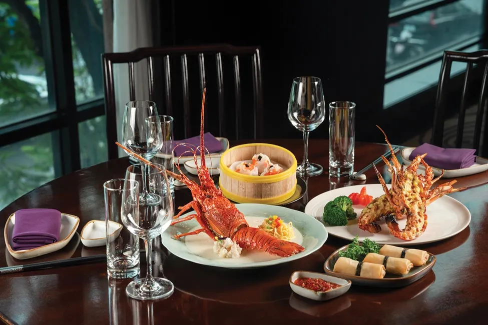 Ngập tràn lễ hội cuối năm tại Renaissance Riverside Hotel Saigon ảnh 2