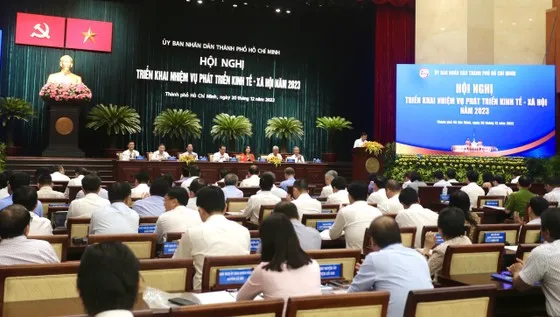 Chủ tịch UBND TPHCM Phan Văn Mãi: Làm rõ trách nhiệm của từng cơ quan, đơn vị dẫn đến tồn tại, hạn chế của năm 2022 ảnh 4