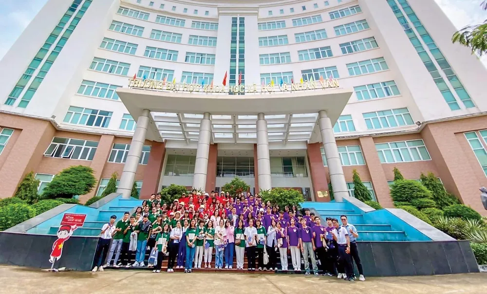 Trường Đại học Khoa học - Xã hội và Nhân văn TPHCM .