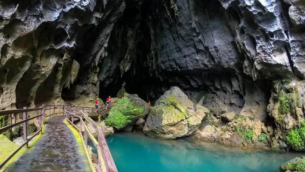 Sông Chày - hang Tối.