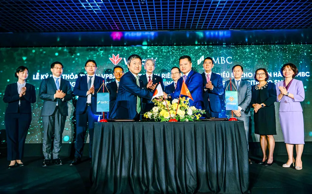 VPBank thông báo đã đạt thỏa thuận bán 15% cổ phần cho NH Sumitomo Mitsui Banking Corporation.