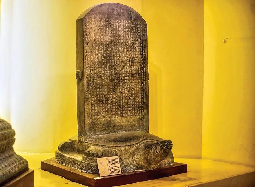 Bia cổ chùa Linh Xứng báu vật quốc gia.