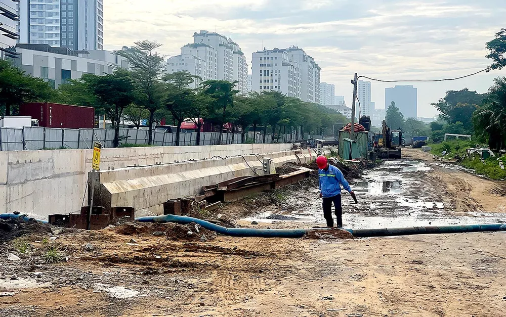 Dự án hầm chui Nguyễn Văn Linh - Nguyễn Hữu Thọ (quận 7, TPHCM) đang được thúc đẩy tiến độ thi công Ảnh: HOÀNG HÙNG