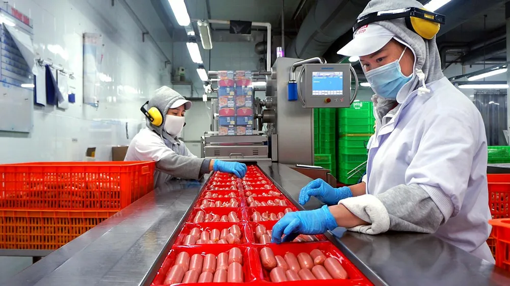 Xúc xích “made in Viet Nam” được thị trường nước ngoài ưa chuộng. Ảnh: HOÀNG HÙNG