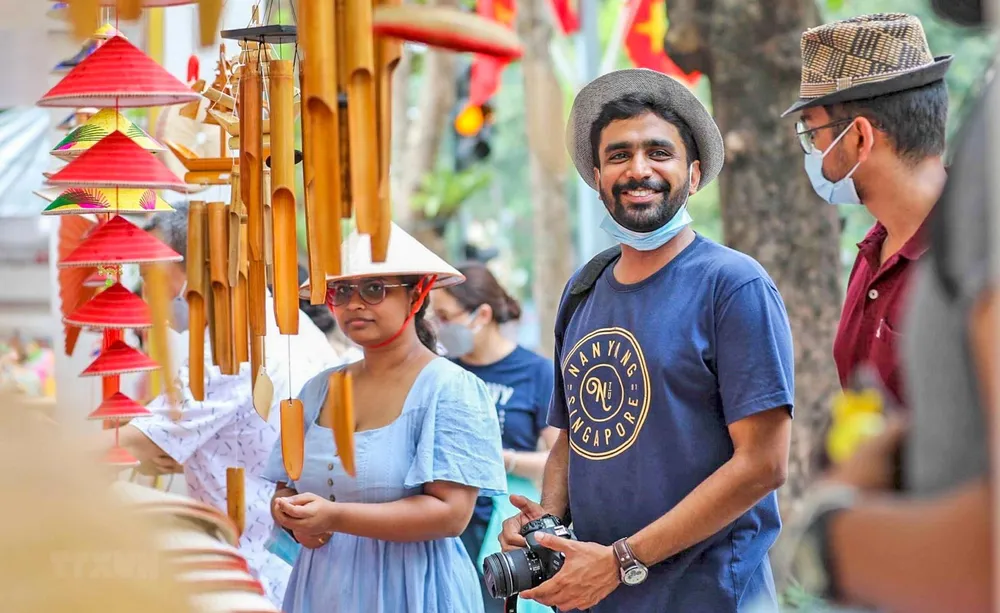 Việt Nam đã bắt đầu nới lỏng visa, có thể cấp visa điện tử cho khách du lịch quốc tế. Ảnh: H.DƯỠNG