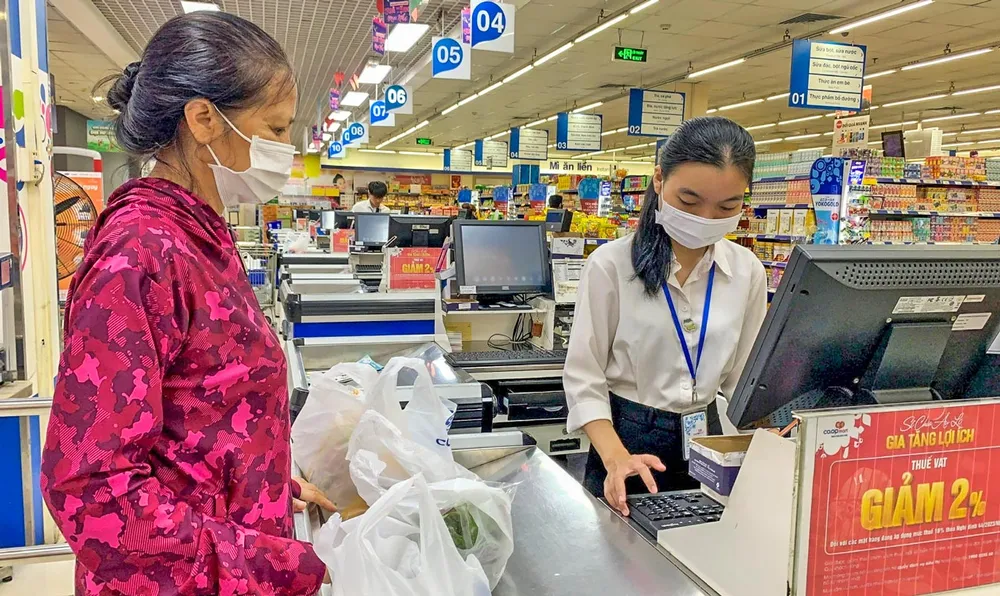 Việc giảm thuế GTGT 2% là cần thiết, nhưng chưa thể kích cầu tiêu dùng.