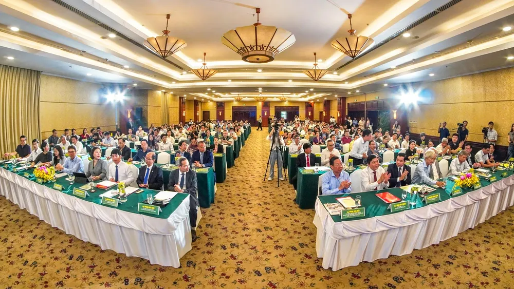 Quang cảnh hội thảo. Ảnh: HOÀNG HÙNG