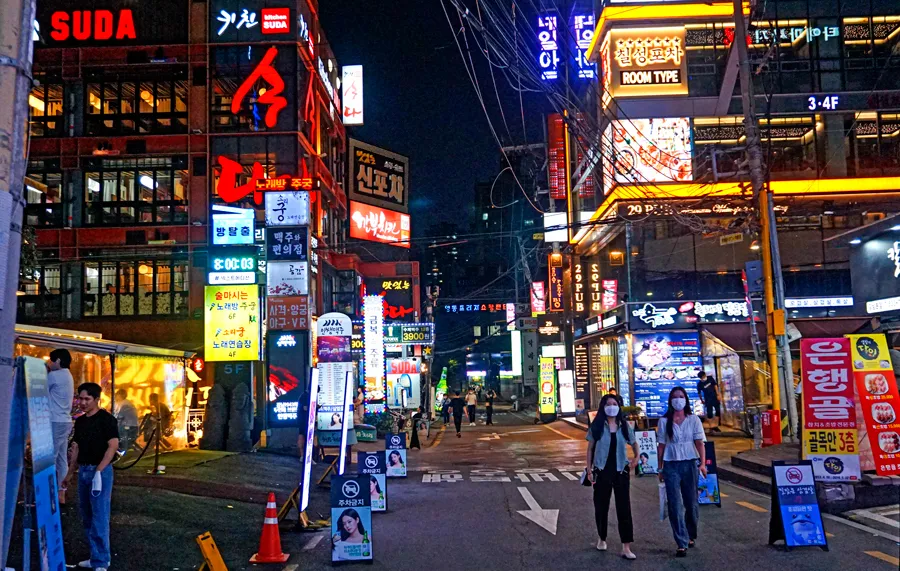 Gangnam nổi tiếng với các sự kiện tìm hiểu tình yêu vào các tối thứ Sáu. 