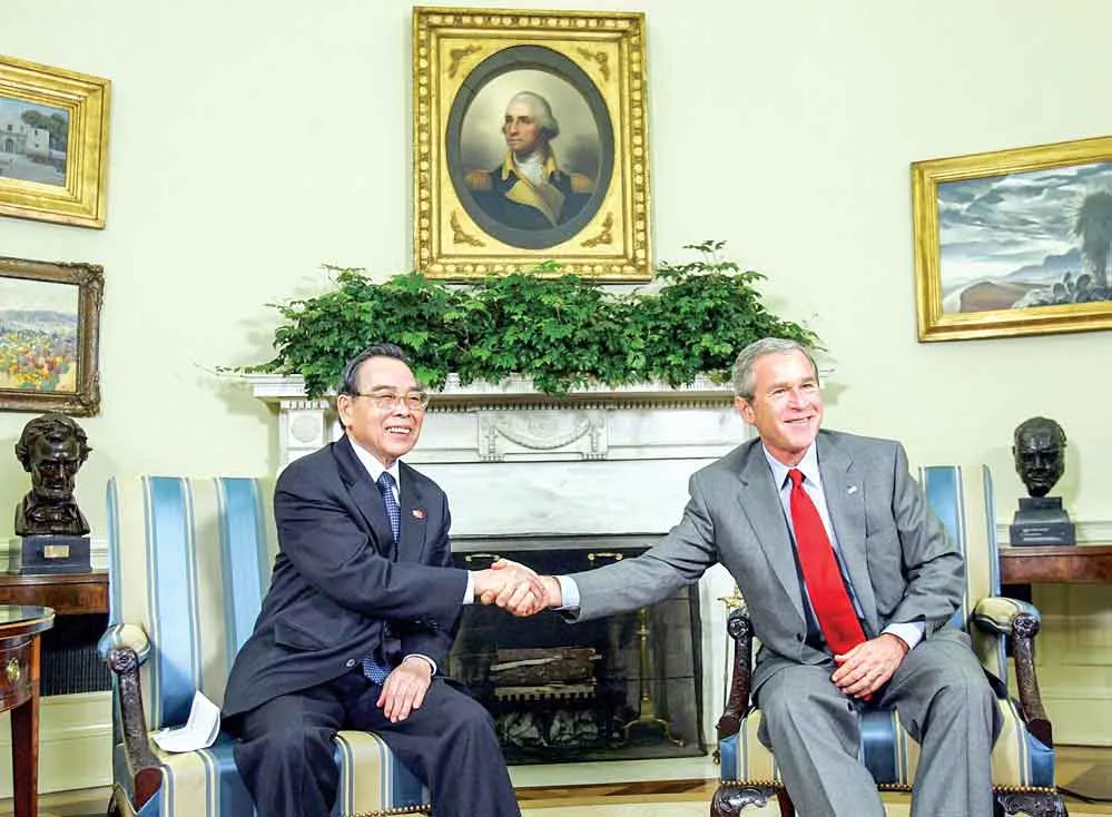 nam-2005-thu-tuong-phan-van-khai-la-lanh-dao-cap-cao-dau-tien-cua-viet-nam-gap-tong-thong-my-george-w-bush-tai-nha-trang-o-hoa-ky-1613.jpg