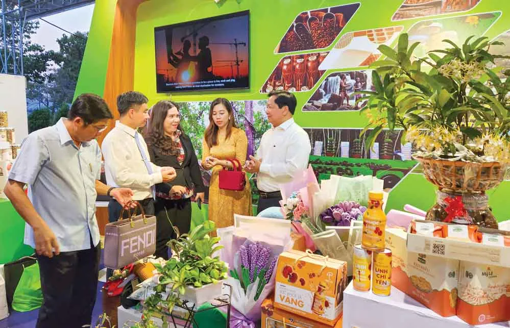 tim-hieu-san-pham-cua-binh-phuoc-tai-hoi-nghi-ket-noi-giao-thuong-giua-tphcm-voi-cac-tinh-dong-nam-bo-to-chuc-tai-tp-dong-xoai-trong-nam-2023-601.jpg