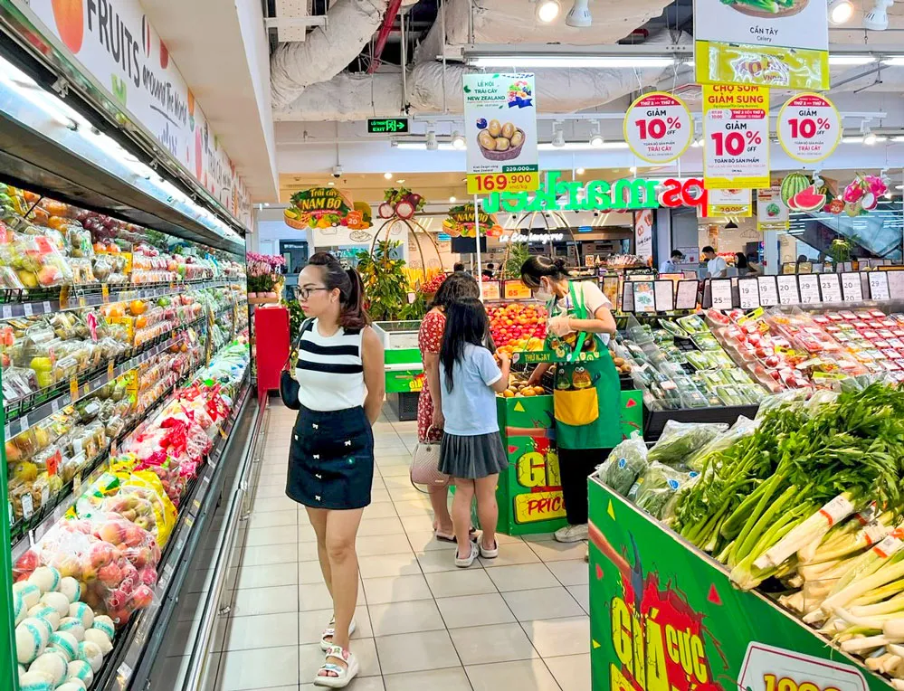 Tổng mức bán lẻ hàng hóa và doanh thu dịch vụ trên địa bàn TPHCM trong 6 tháng năm 2024, tăng 10%.