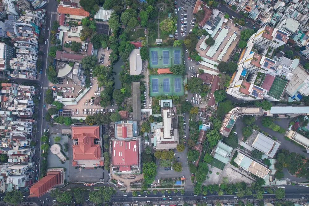 Khu đất công 8ha tại số 238 đường 3-2 quận 10 được giao cho DNNN sử dụng làm bãi giữ xe nhiều năm qua.