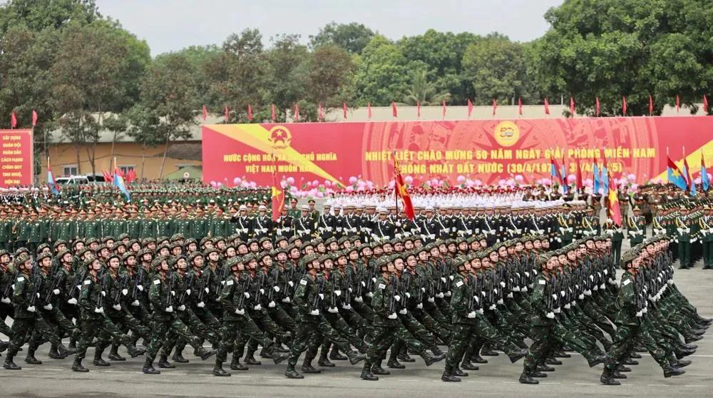 Lễ diễu binh, diễu hành kỷ niệm 50 năm Ngày Giải phóng miền Nam, thống nhất đất nước (30-4-1975 – 30-4-2025) dự kiến diễn ra vào lúc 6 giờ 30 phút ngày 30-4 tại khu vực trung tâm TP.HCM, với quy mô 13.050 người người tham gia. 