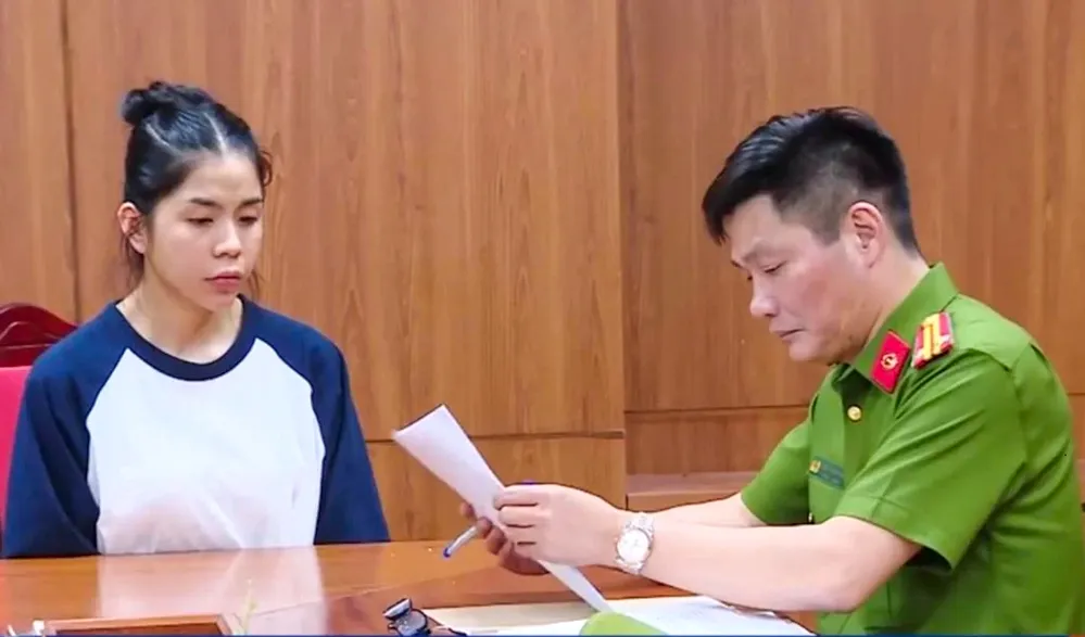 Phải mạnh tay người nổi tiếng 'ngáo' quyền lực 