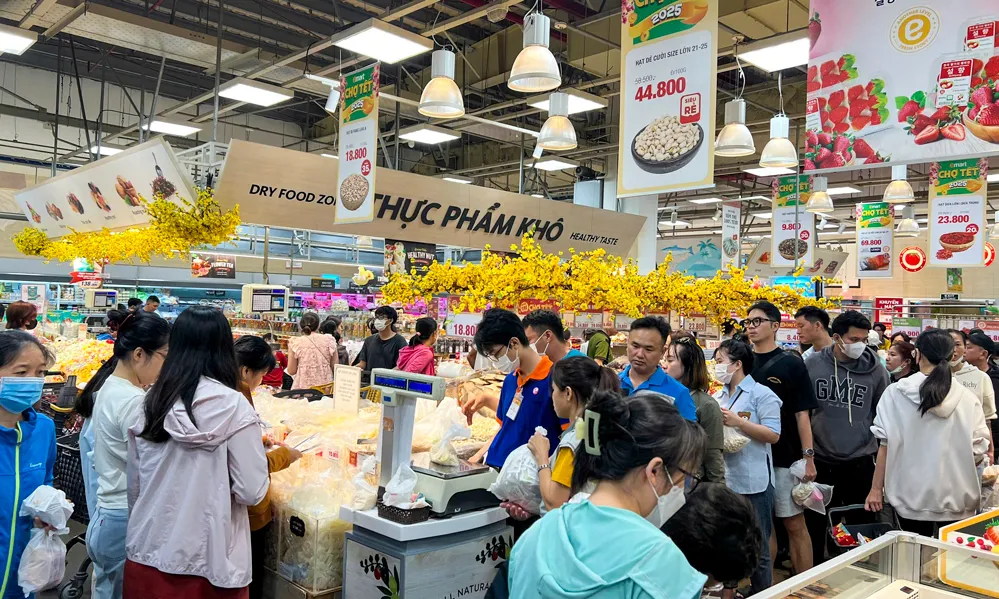 Cần tăng các chương trình khuyến mại để kích cầu tiêu dùng.