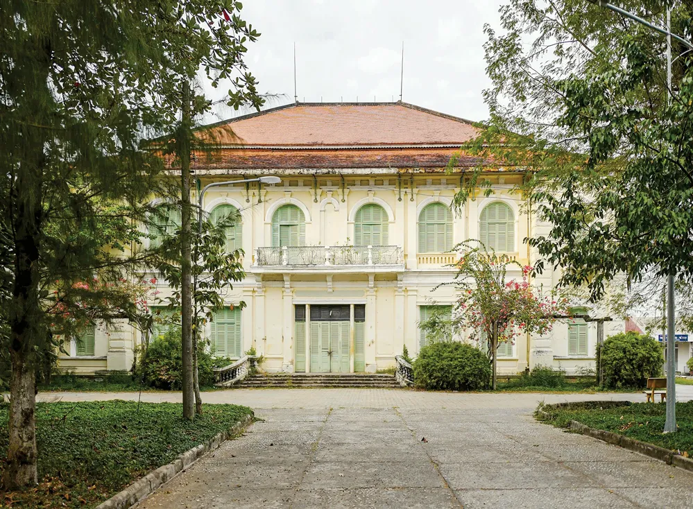 Dinh Tham biện - một công trình kiến trúc cổ còn lại ở Gò Công.