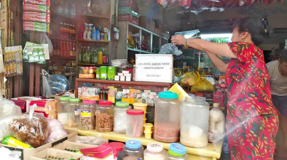 Từ 1-6, các cửa hàng, hộ kinh doanh có doanh thu trên 1 tỷ đồng/năm sẽ phải áp dụng hoá đơn điện tử. 