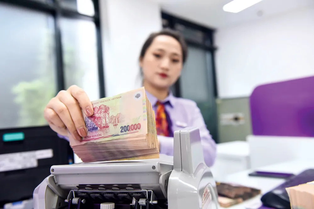 Được và mất khi bỏ room tín dụng