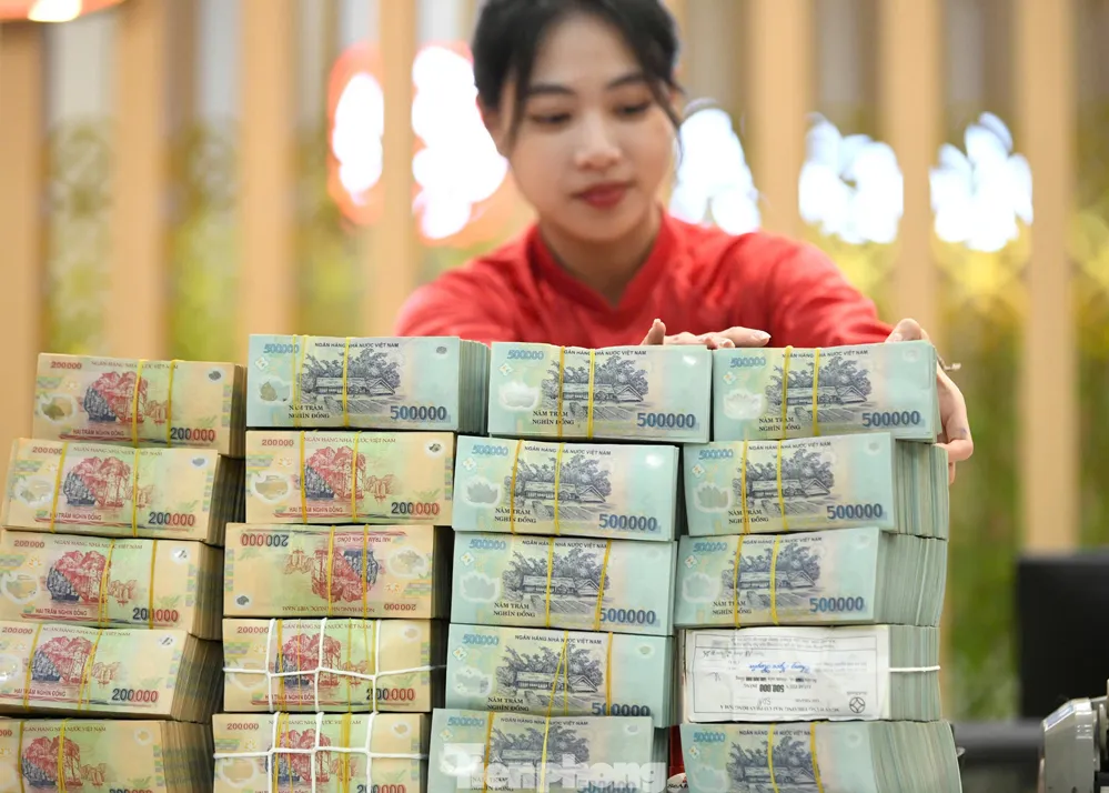 Dòng vốn dồi dào và bài toán điều tiết 