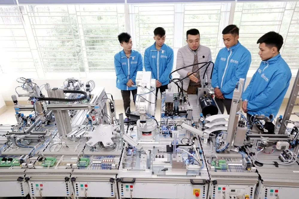 Đào tạo nguồn nhân lực công nghệ số đón đầu xu thế phát triển.