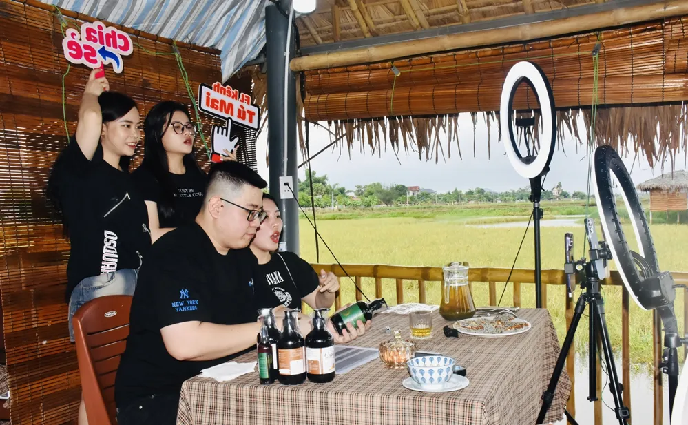 Doanh nghiệp bán hàng thông qua KOL. Ảnh minh họa.