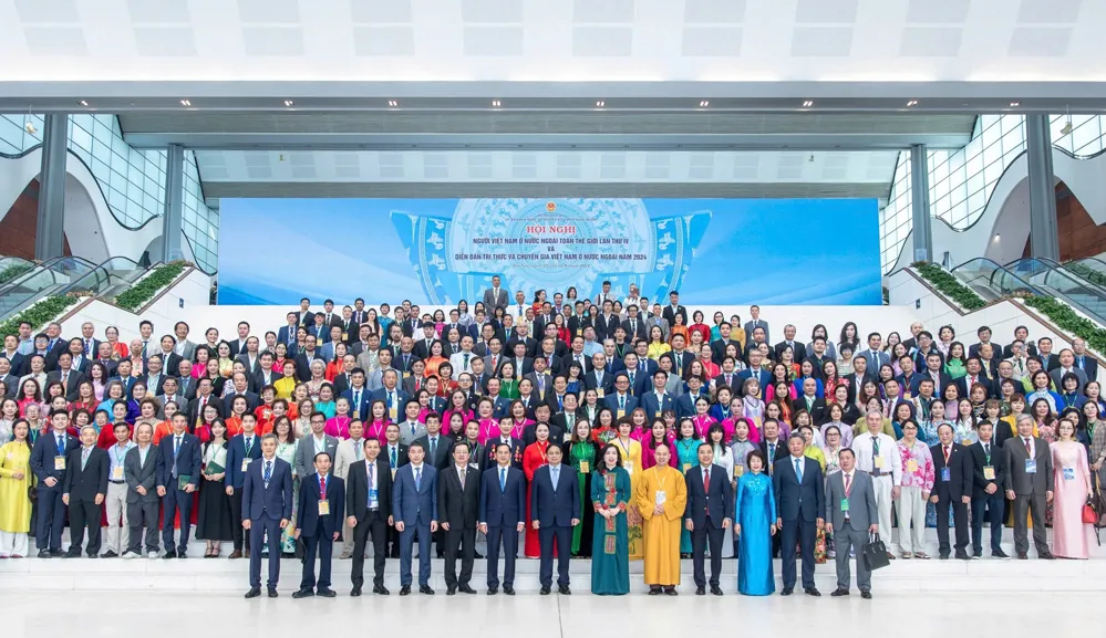 Thủ tướng Phạm Minh Chính và các đại biểu đến dự Hội nghị người Việt Nam ở nước ngoài toàn thế giới lần thứ IV - năm 2024.
