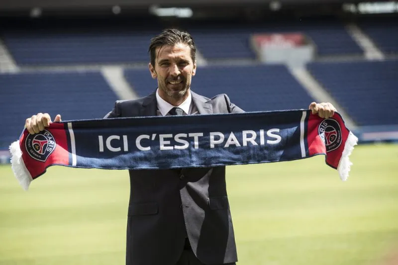 Neymar vinh dự được chơi bóng cùng Buffon ảnh 1