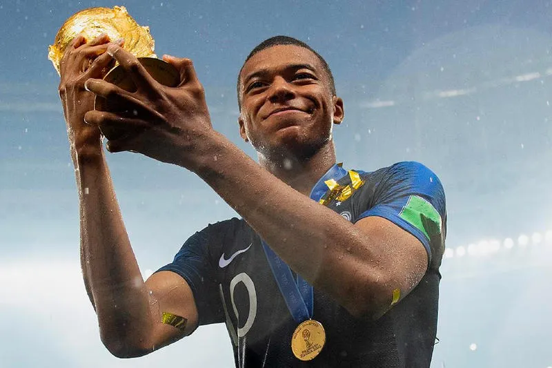 Kylian Mbappe nén chịu chấn thương để chơi trận chung kết World Cup ảnh 1