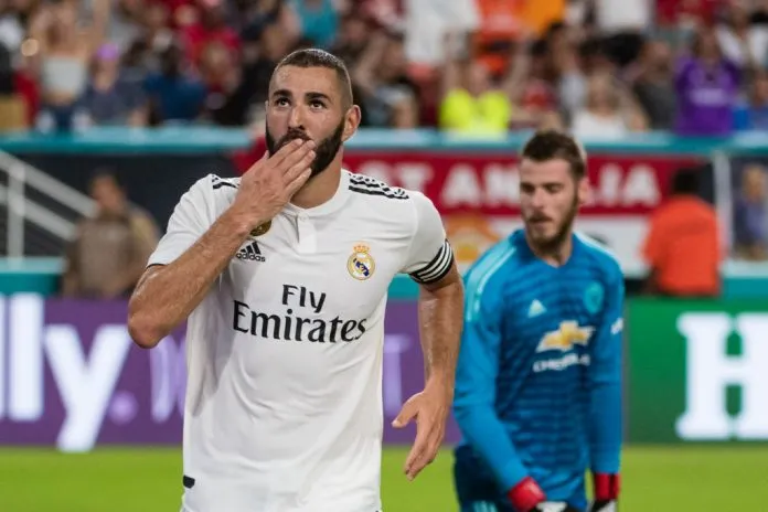 Karim Benzema ăn mừng bàn thắng trong giải tập huấn đầu mùa.