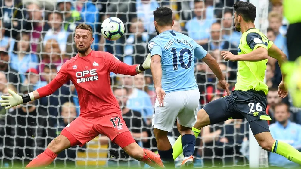 Aguero ghi hattrick khi Man City vùi dập Huddersfield ảnh 2