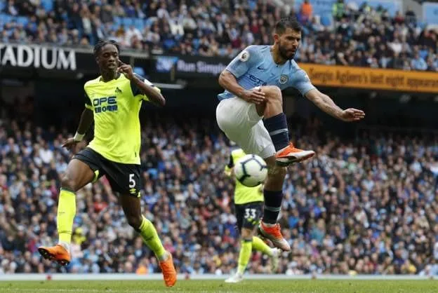 Aguero ghi hattrick khi Man City vùi dập Huddersfield ảnh 6