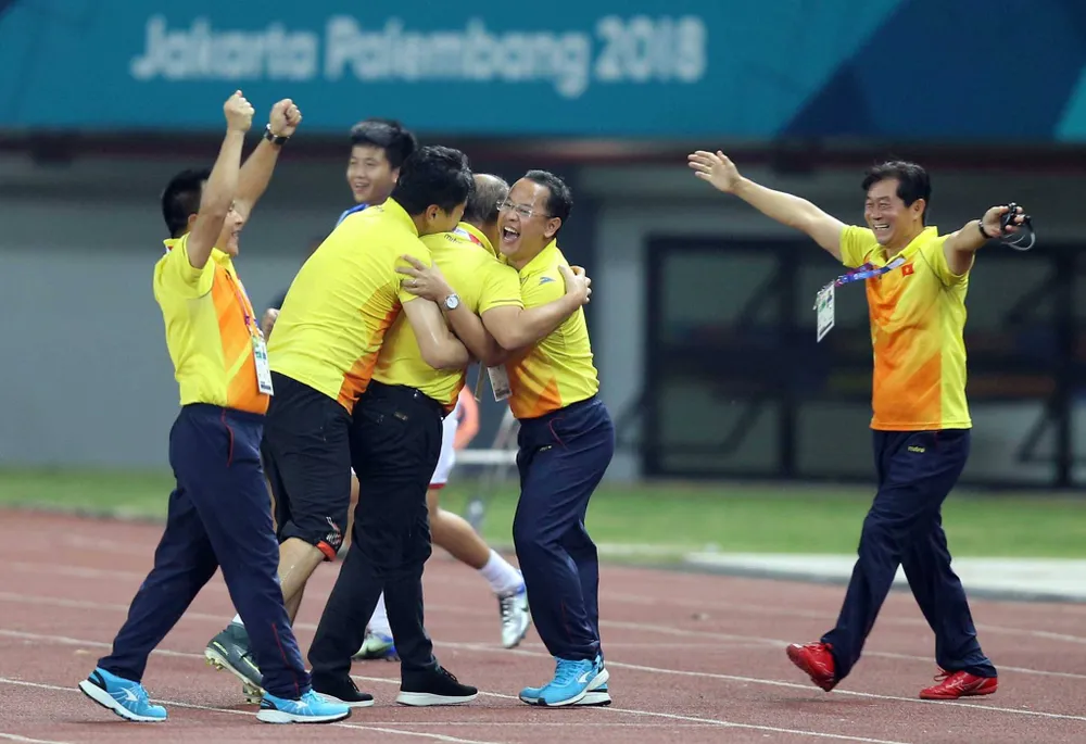 Ngày lịch sử của thể thao Việt Nam ở Asiad 2018: Điền kinh đoạt HCV, bóng đá vào bán kết ảnh 6