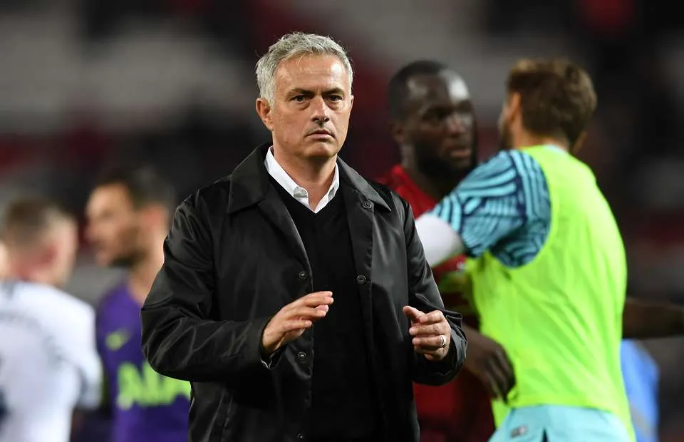 Man United sẽ sa thải Mourinho nếu để thua Burnley