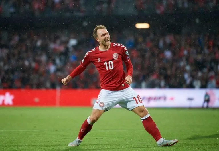 Christian Erikson mừng bán thắng ở tuyển Đan Mạch