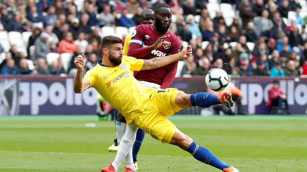 Cú sút của Olivier Giroud.