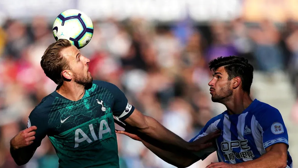 Harry Kane (trái, Tottenham) ghi cú đúp 