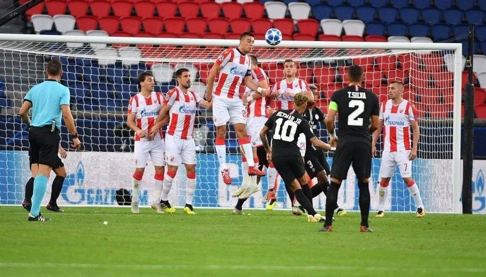 Pha đá phạt ghi bàn của Neymar (10)