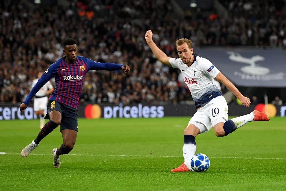 Harry Kane (phải, Tottenham) sẽ lại ghi bàn trên sân Wembley.