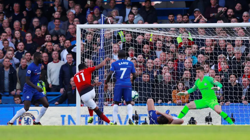 Chelsea - Man United: Martial suýt nhấn chìm Chelsea ảnh 2