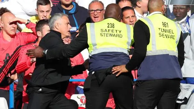 Điều gì khiến Mourinho nổi điên ở Stamford Bridge? ảnh 3