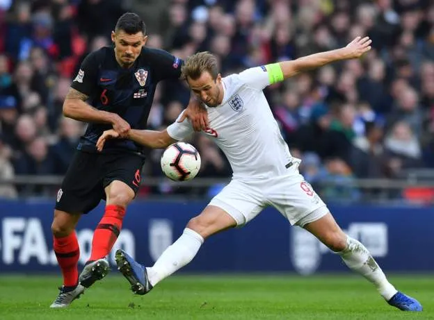 Harry Kane (phải) ghi bàn quyết định, nhấn chìm Croatia