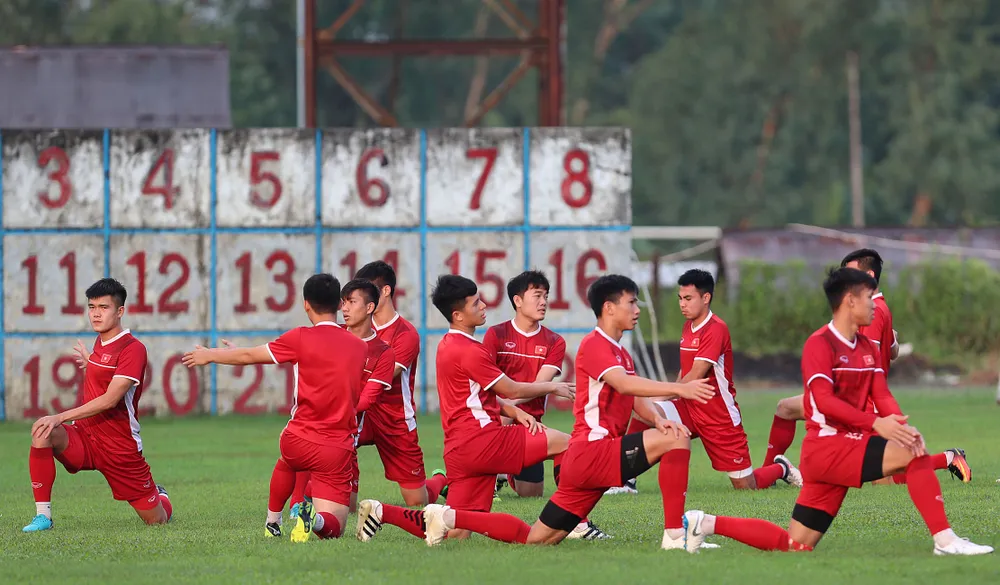 Đội tuyển Việt Nam suýt hủy buổi tập quan trọng ở Myanmar vì mưa to ảnh 1